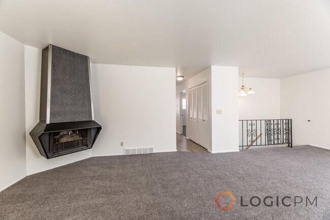 Building Photo - 2010 S 2600 E