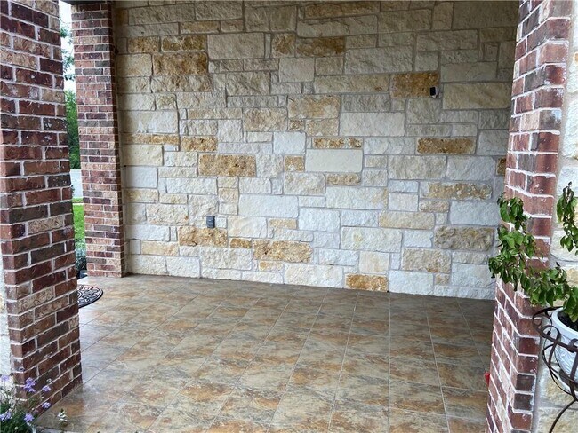 Building Photo - 3216 Herradura Dr