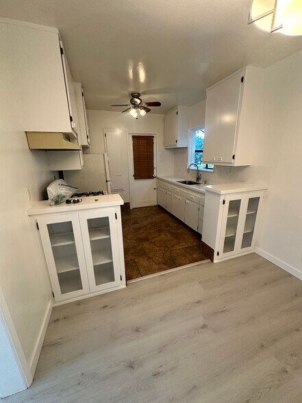 Building Photo - 2538 1/2 Military Ave