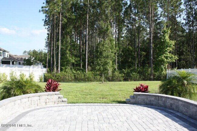 Building Photo - 805 Montague Dr
