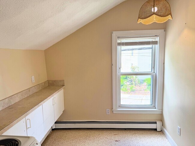 Building Photo - 104 Calvary St