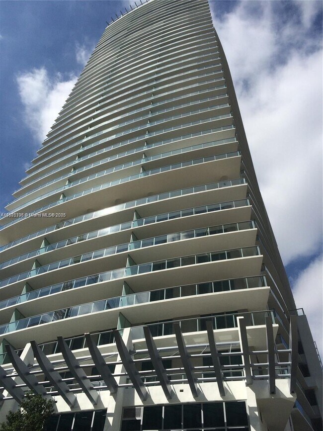 Building Photo - 1100S S Miami Ave