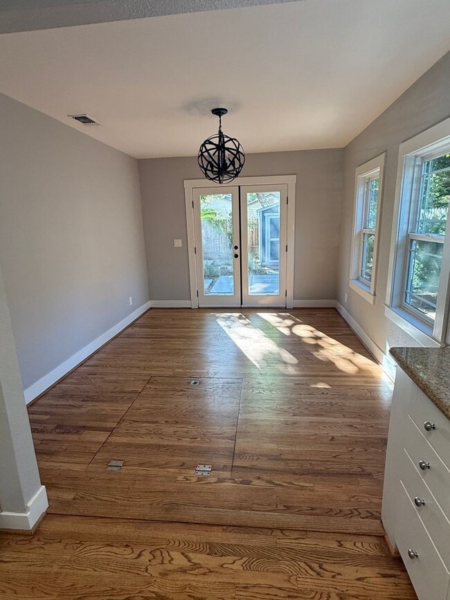 Building Photo - PLEASE TEXT FOR A PRIVATE SHOWING 334-513-7595