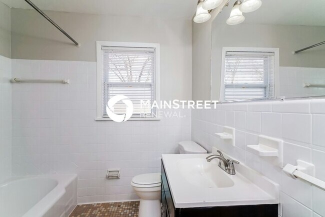 Building Photo - 3 Bedroom Pet-Friendly Home in LOUISVILLE,...