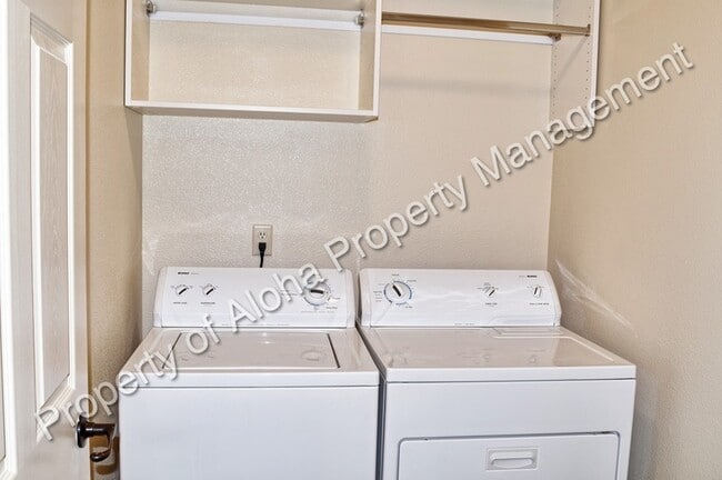 Building Photo - 1037 W Pine Ave