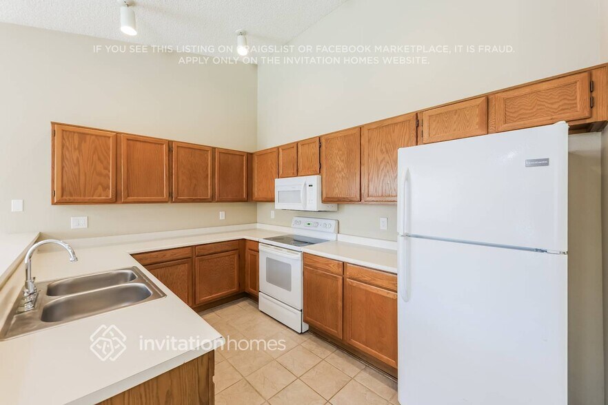 Building Photo - 8249 W Dreyfus Dr