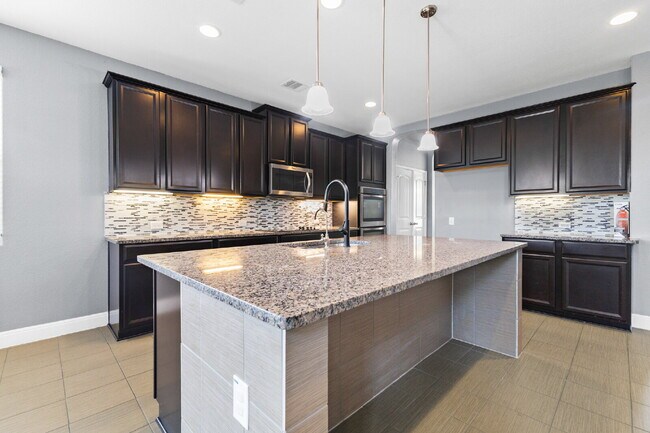 Building Photo - 10106 Macarthur Way