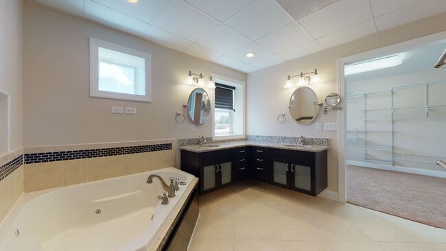 Building Photo - 236 Chatham St