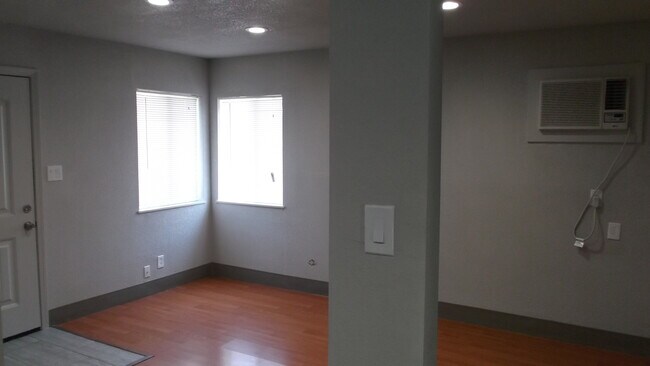 Building Photo - 516 Rimmer Ave