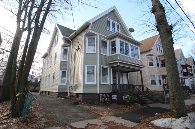 Building Photo - 168 Chatham St