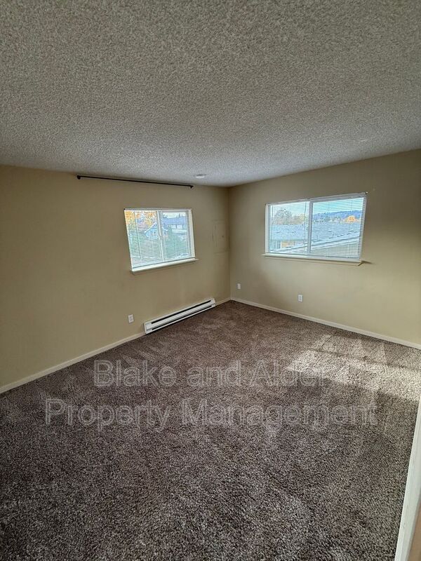 Building Photo - 4075 SE Holgate Blvd