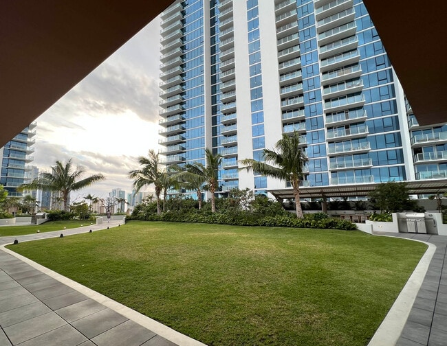 Building Photo - 1500 Rycroft St