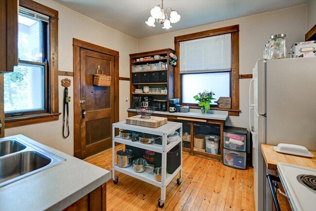 Primary Photo - 416 Castle Pl