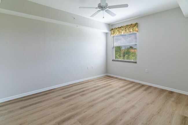 Building Photo - Available Now – Annual Rental with Golf Me...