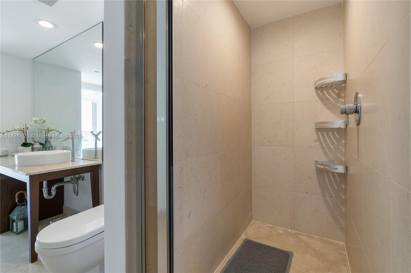 Building Photo - 495 Brickell Ave