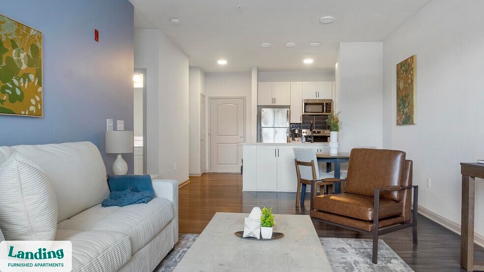 Building Photo - 900 E Six Forks Rd