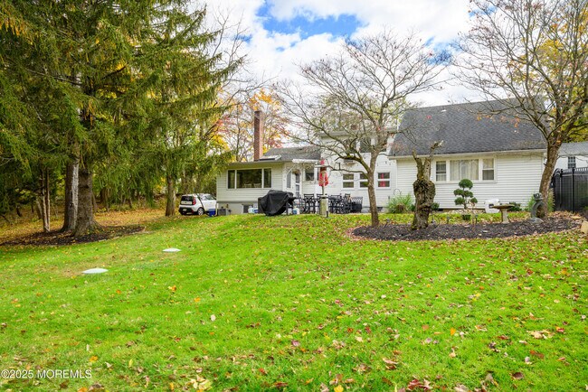 Building Photo - 19 Reids Hill Rd