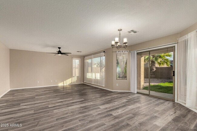 Building Photo - 3545 E Crescent Way