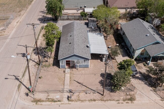 Building Photo - 3527 Beatty St