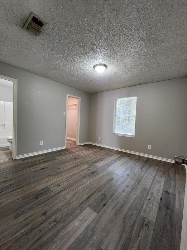 Building Photo - 10245 Country Hills Blvd