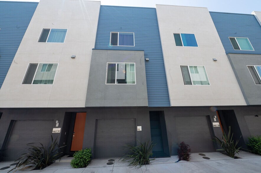 Building Photo - 9877 MacArthur Blvd