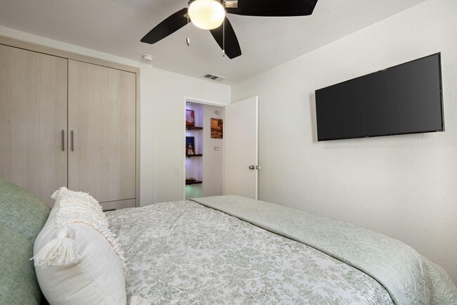 Building Photo - 2812 N Auburn Ct