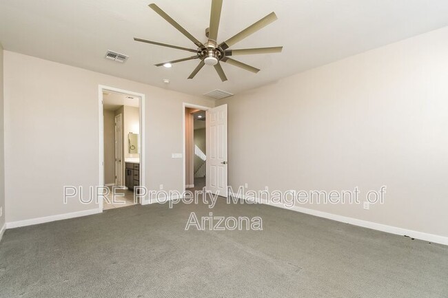 Building Photo - 513 E Yellowstone Pl