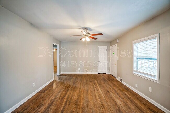 Building Photo - 927 Byron Dr SW