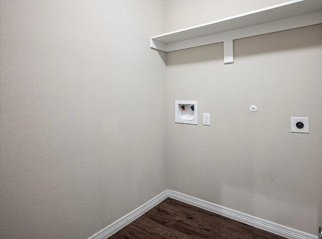 Building Photo - 2704 Vine Ct