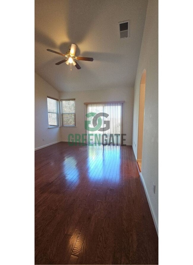 Building Photo - Available Now! 3 Bedroom 2 Bath Spacious Home in Tracy!!