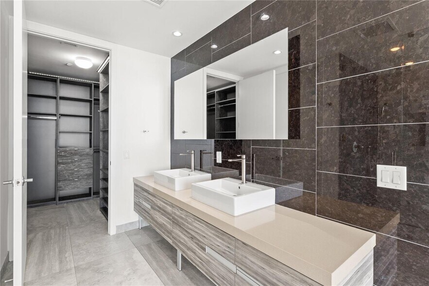 Building Photo - 1100 Biscayne Blvd