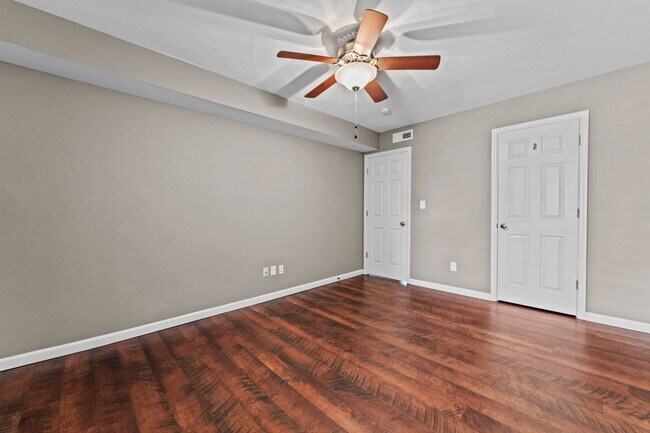 Building Photo - 1943 Greenpoint Dr