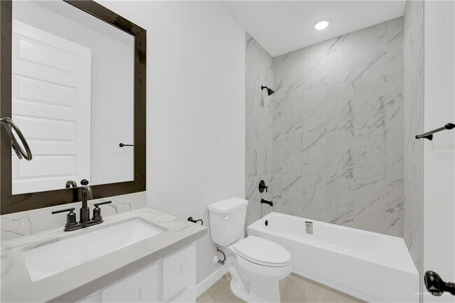 Building Photo - 25 Nerine Ave