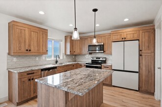 Building Photo - 1062 N Highpass Dr