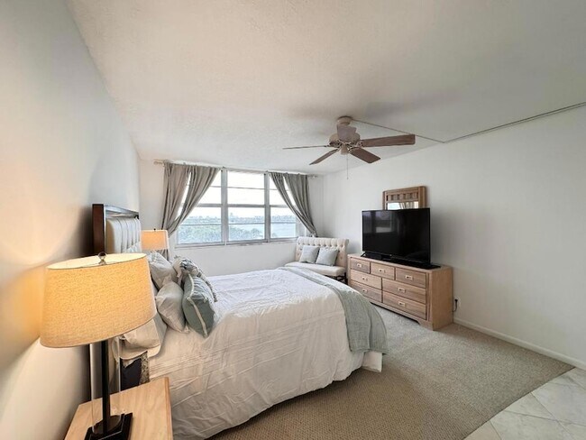 Building Photo - 2121 N Ocean Blvd