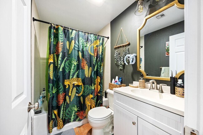 Building Photo - 316.5 6th St