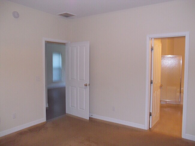 Building Photo - Located in the Heart of Richmond Hill