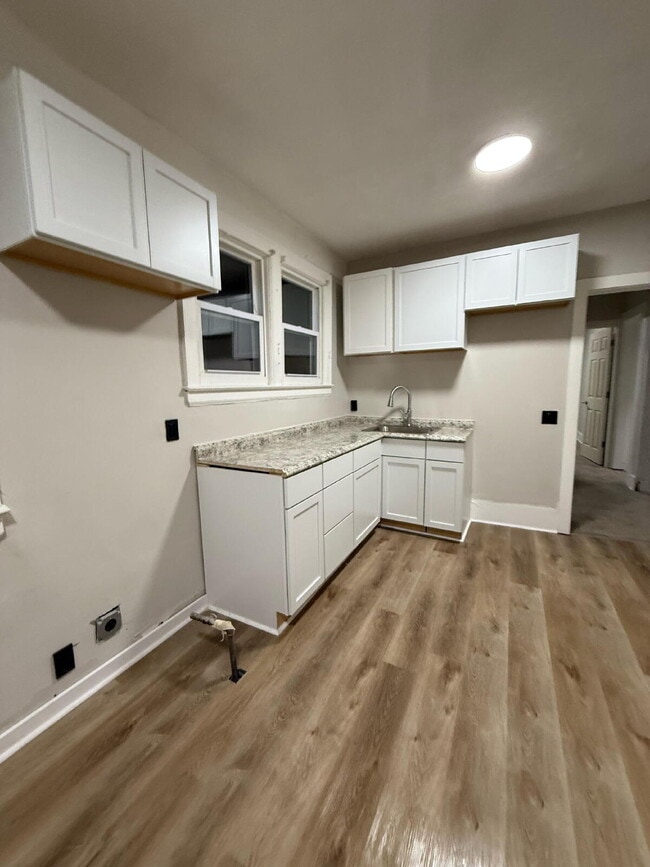 Building Photo - Bright & Cozy 3-Bed Duplex for Rent in Detroit