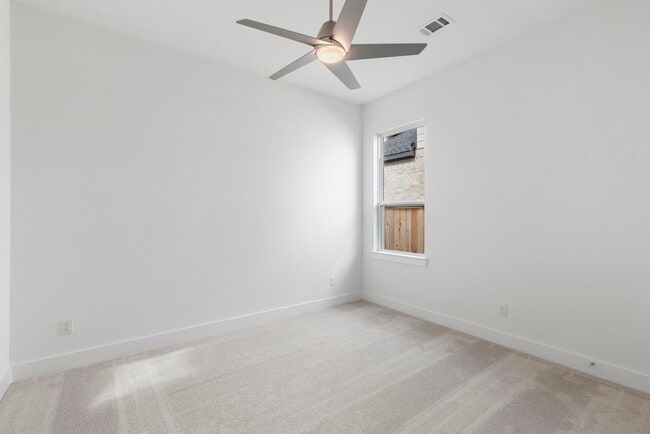 Building Photo - 8011 Fenway Hts Dr