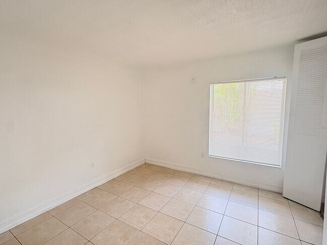 Building Photo - 1830 Maravilla Ave