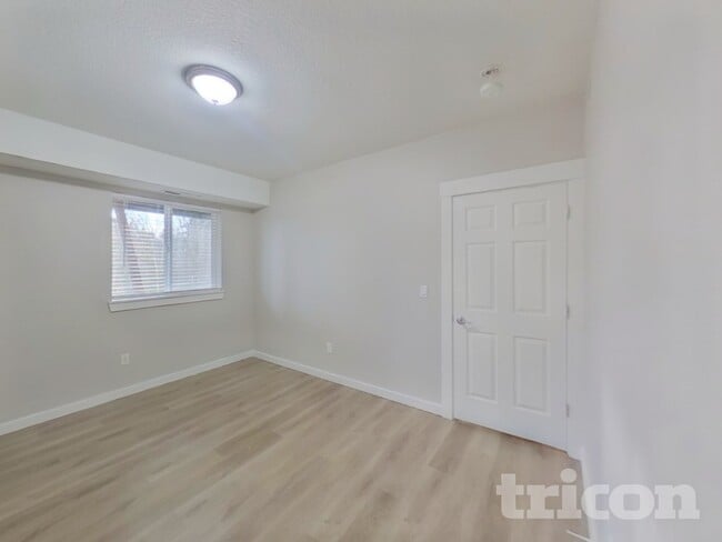 Building Photo - 2525 W 10th St