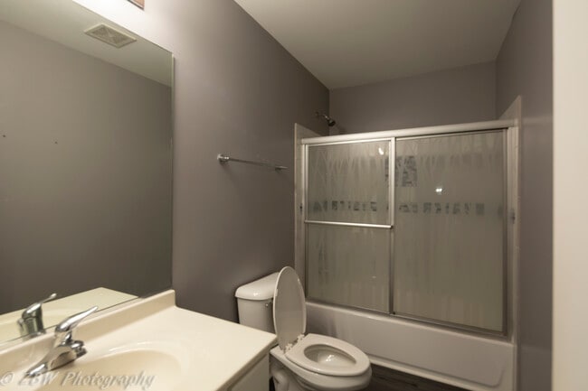 Building Photo - 1890 Fredericksburg Ln