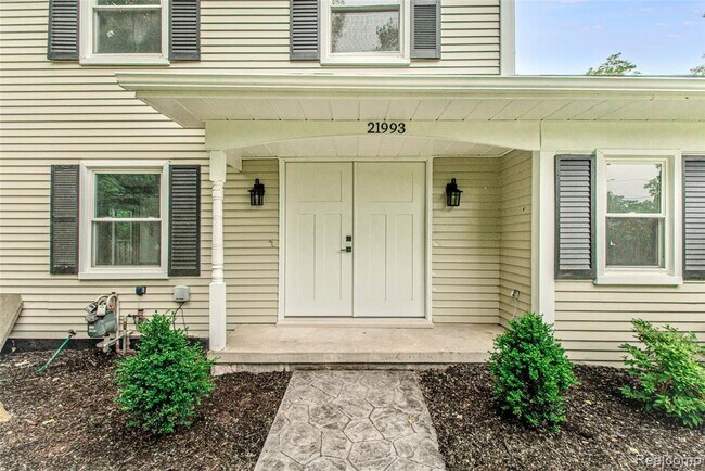 Building Photo - 21993 Riverview Dr