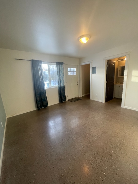 Building Photo - 15840 W Hess Ln