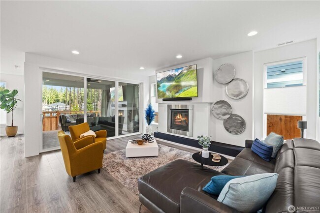 Building Photo - Stunning Modern Home in Black Diamond