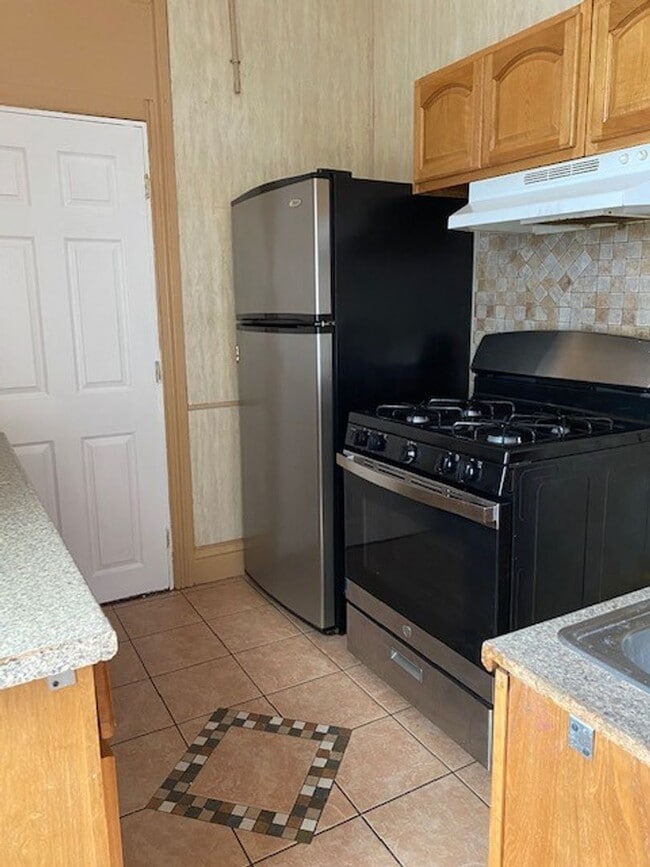 Building Photo - 3 BEDROOM HOUSE FOR RENT