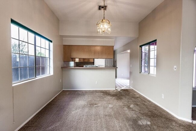 Building Photo - Beautiful and Spacious 3BR 2BA Home w/ Courtyard • Fenced Yard • Cul-de-sac in Tucson