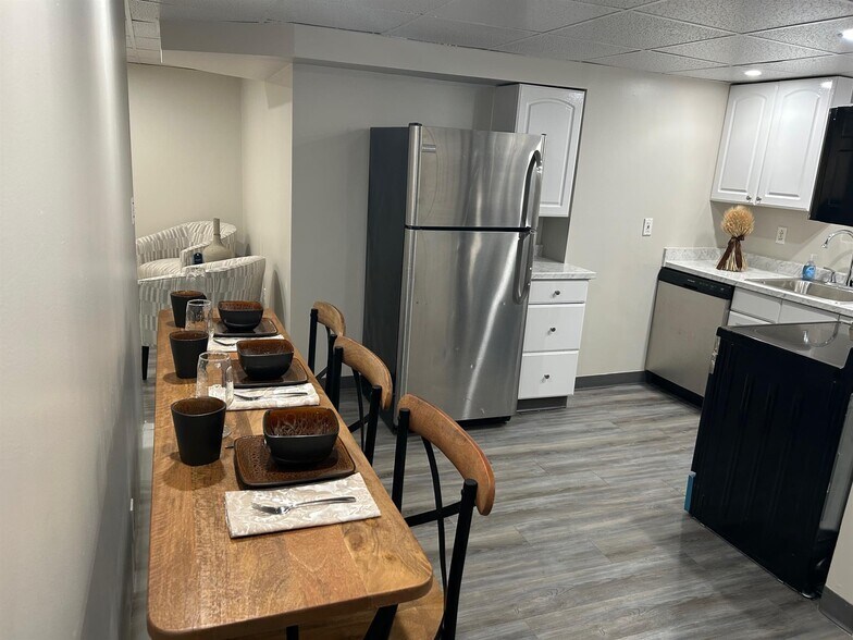 Building Photo - 43 Madison St