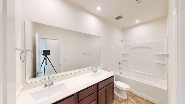 Building Photo - 4523 Collingham Dr