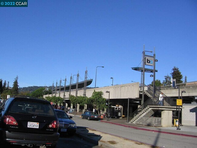 Building Photo - 1930 Stuart St